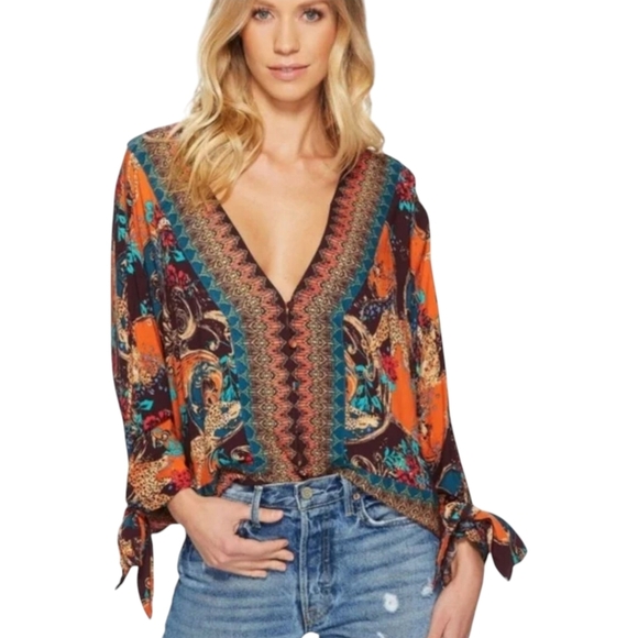 Free People Catch Me If You Can Shirt Cheetah Long Sleeve VNeck Button Top Small - Picture 3 of 10